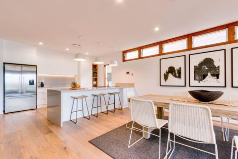 Sapphire Seas Beach House - Accommodation Noosa 2