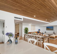 Sea la Vie 2 Luxury Apartment in Coffs Harbour Jetty with pool views and walking distance to the beach - Accommodation Noosa