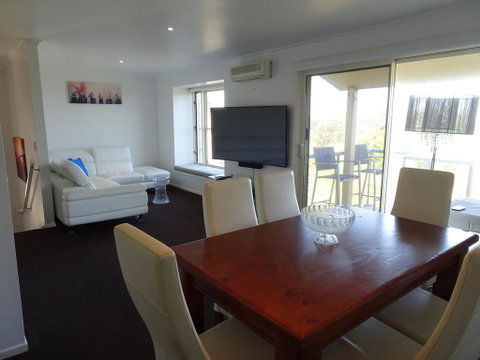 Sea Views At Aqualuna - Accommodation Noosa 3