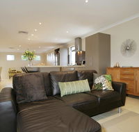 Seal 4 Bedroom House by Shoalwater Executive Homes - Accommodation Noosa