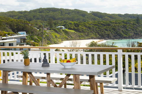 Seal Rocks Beach House ....Sugarloaf - Accommodation Noosa 2