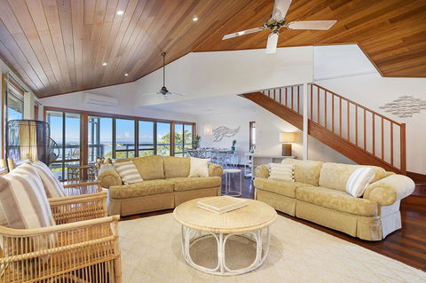 Seascape @ 19 Pindari - Privacy, Space, Views - Accommodation Noosa 3