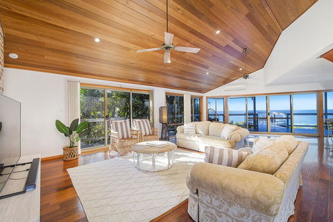 Seascape @ 19 Pindari - Privacy, Space, Views - Accommodation Noosa 2