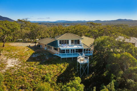 Seascape @ 19 Pindari - Privacy, Space, Views - Accommodation Noosa 1