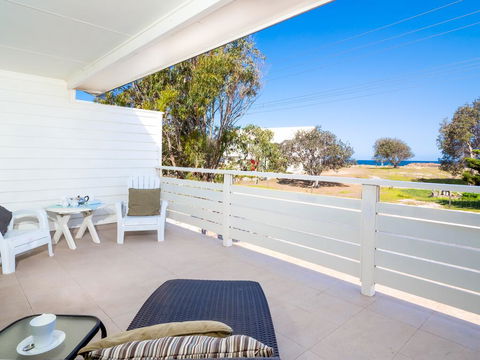 Seaview Getaway - Accommodation Noosa 1
