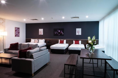 Sfera's Park Suites & Convention Centre - Accommodation Noosa 2