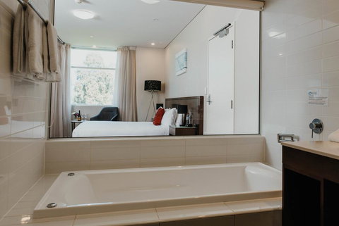 Sfera's Park Suites & Convention Centre - Accommodation Noosa 1