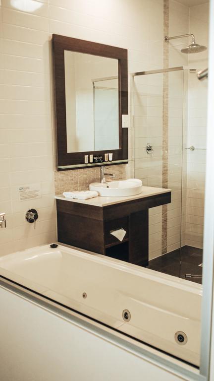 Sfera's Park Suites & Convention Centre - Accommodation Noosa 3