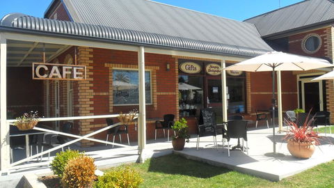 Sheffield Motor Inn - Accommodation Noosa 1