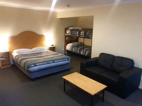 Sheffield Motor Inn - Accommodation Noosa 2