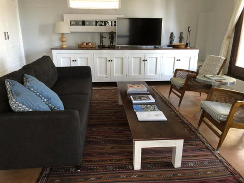 Shorebreak Studio Apartments - Accommodation Noosa 2