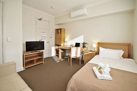 Single Room W/ Private Bathroom In Brunswick! - Accommodation Noosa 0