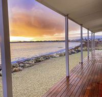 Smart Beach House  Pelican Point - Accommodation Noosa