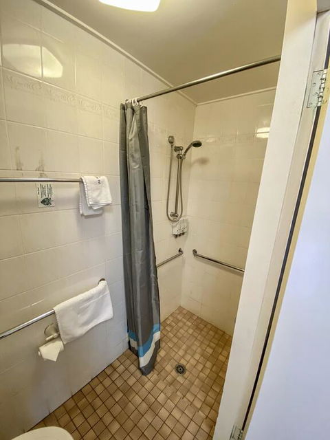 Snow Season Motor Inn - Accommodation Noosa 3