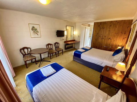 Snow Season Motor Inn - Accommodation Noosa 2