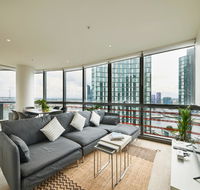STUNNING 2 BED 2 BATH STYLISH UNIT // FREE PARKING