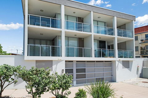 Stunning Surfside Apartment - Boyd St, Woorim - Accommodation Noosa 0