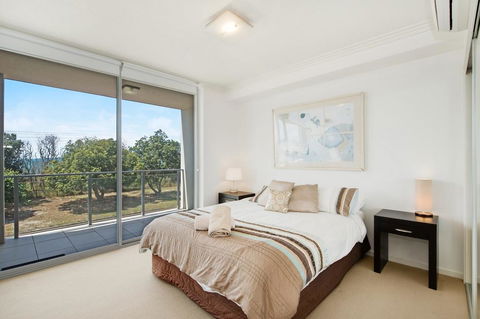 Stunning Surfside Apartment - Boyd St, Woorim - Accommodation Noosa 2