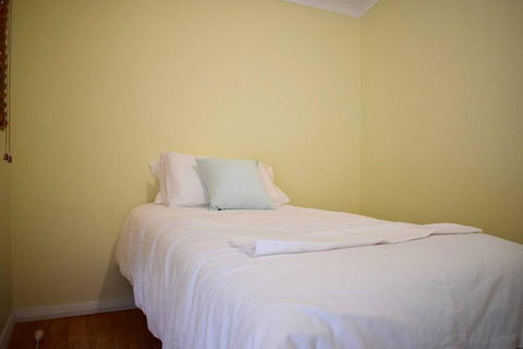 Stylish Cute Cottage In McMahons Point - Accommodation Noosa 3