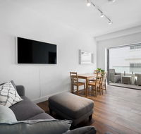 Sunlit 1 Bedroom Apartment right at Bondi Beach - Accommodation Noosa