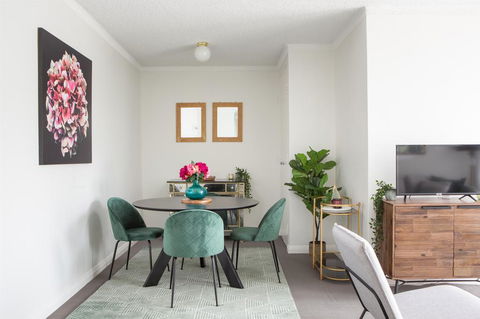 Sunny Apartment In Quiet And Green Neighbourhood - Accommodation Noosa 2