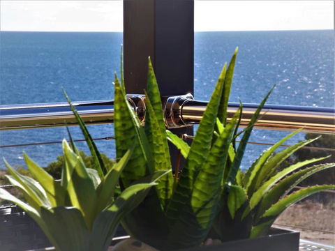 Sunset Cove Beach House - Accommodation Noosa 2