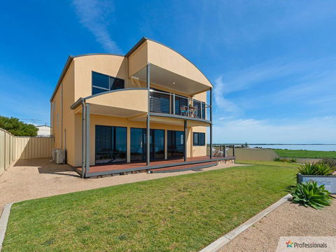 Sunset Cove Beach House - Accommodation Noosa 0
