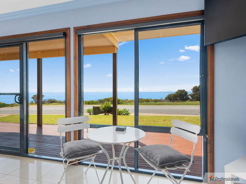 Sunset Cove Beach House - Accommodation Noosa 3