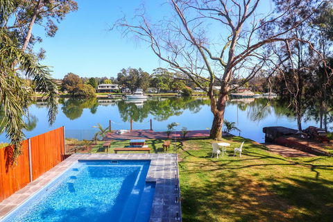 Sunset Lodge - Accommodation Noosa 0