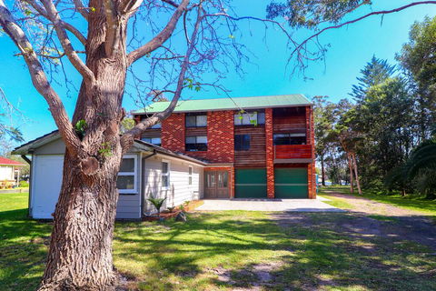 Sunset Lodge - Accommodation Noosa 1