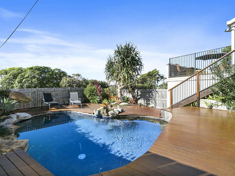Sunshine Beach Serenity And Pet Friendly ! 9 Seaview Terrace, Sunshine Beach, QLD 4567 - Accommodation Noosa 1