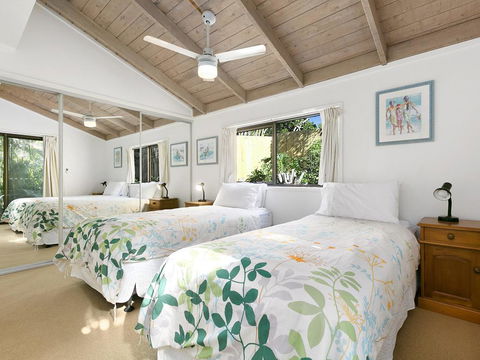 Sunshine Beach Serenity And Pet Friendly ! 9 Seaview Terrace, Sunshine Beach, QLD 4567 - Accommodation Noosa 3