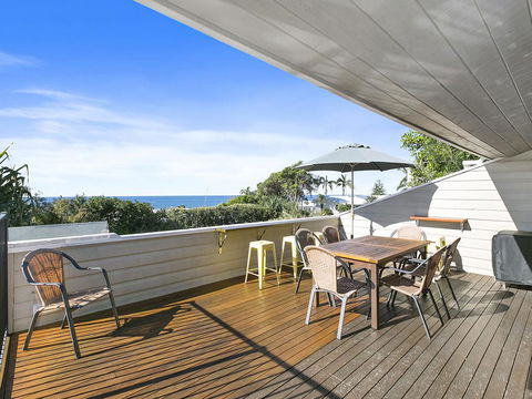 Sunshine Beach Serenity And Pet Friendly ! 9 Seaview Terrace, Sunshine Beach, QLD 4567 - Accommodation Noosa 2