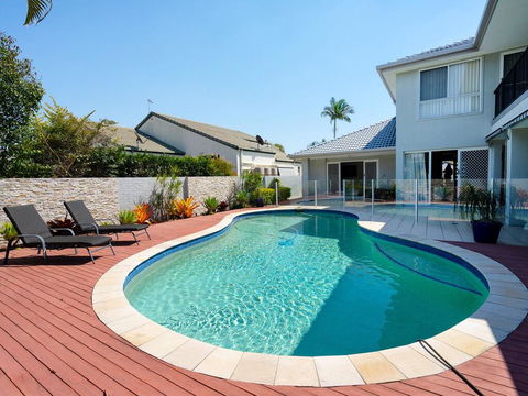 Super Sized Family Retreat With A Pool - Accommodation Noosa 0