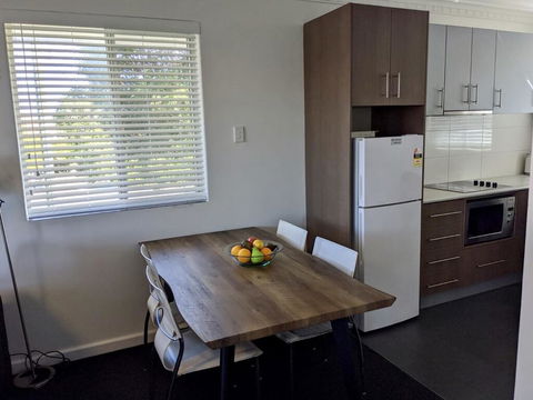 Superb 2 BR Apartment Minutes To CBD- Cen8 - Accommodation Noosa 2