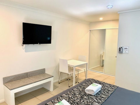 Surf Beach Motel Coffs - Accommodation Noosa 2