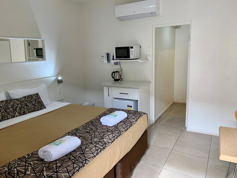 Surf Beach Motel Coffs - Accommodation Noosa 1