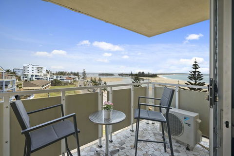 Tasman Towers - Unit 13 - Accommodation Noosa 0