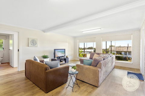 TASSIE SEASIDE SERENITY - L'Abode Accommodation - Accommodation Noosa 1