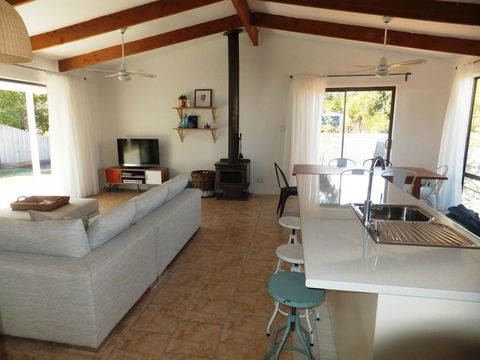 TERRIFIC ON TAMARA CRESCENT - Accommodation Noosa 2