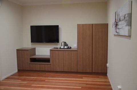 The Australian Hotel Motel - Accommodation Noosa 3