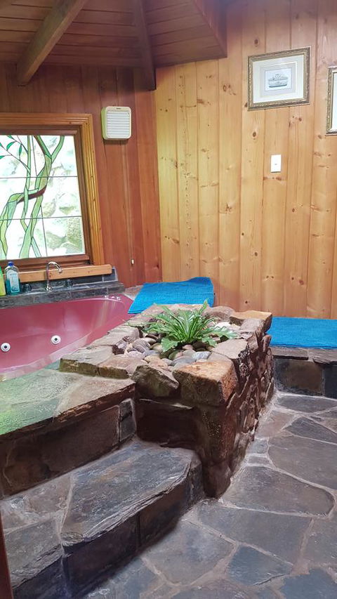 Whispering Hills Retreat - Accommodation Noosa 9