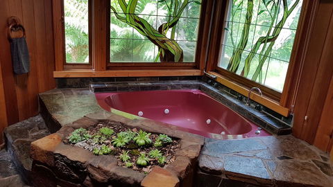 Whispering Hills Retreat - Accommodation Noosa 4