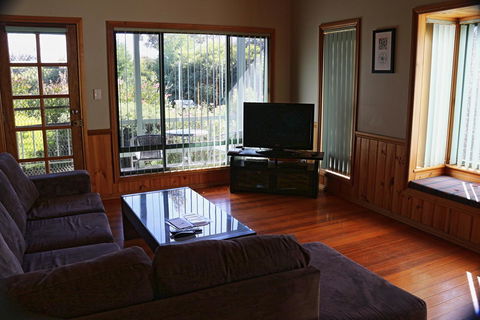 Hazards Beach House - Accommodation Noosa 7
