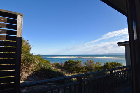 The Strand ~ On The Edge Of The Beach - Accommodation Noosa 15