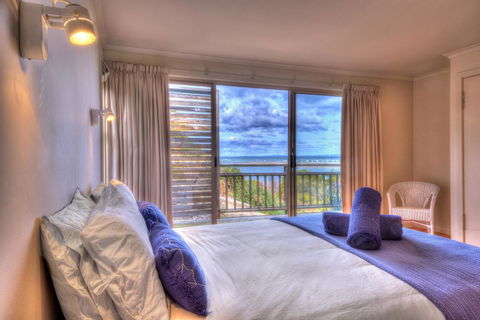The Strand ~ On The Edge Of The Beach - Accommodation Noosa 2