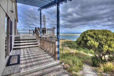 The Strand ~ On The Edge Of The Beach - Accommodation Noosa 5
