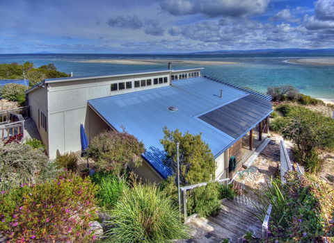 The Strand ~ On The Edge Of The Beach - Accommodation Noosa 13