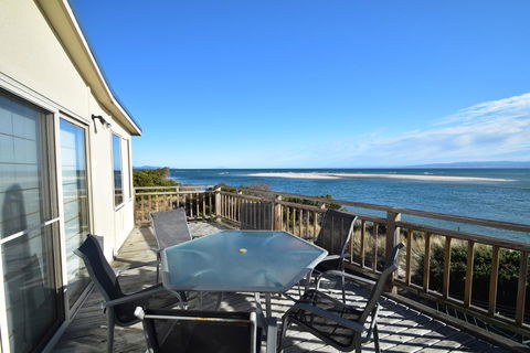 The Strand ~ On The Edge Of The Beach - Accommodation Noosa 14