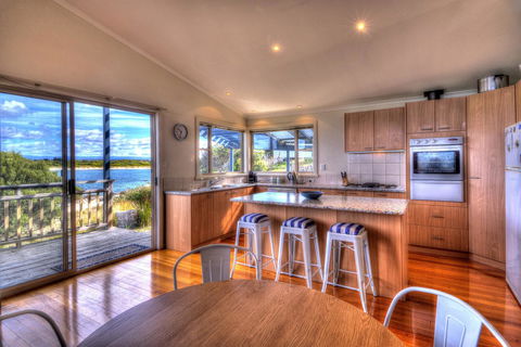 The Strand ~ On The Edge Of The Beach - Accommodation Noosa 6